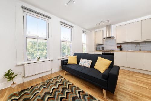 Chic & Central Brixton 1-Bed for 4, London