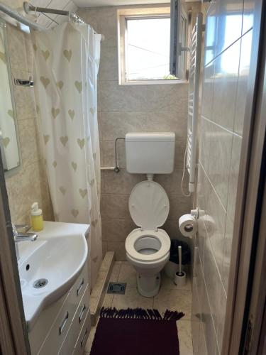 One-Bedroom Apartment image 3