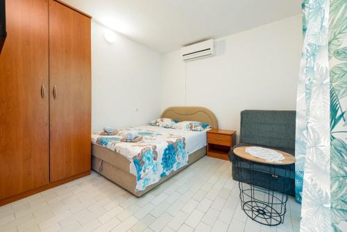 Studio Apartment image 9