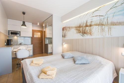 Studio Apartment with Balcony image 4