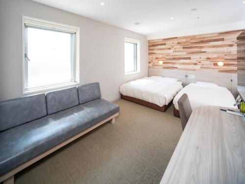 Superior Double Room with Sofa image 3