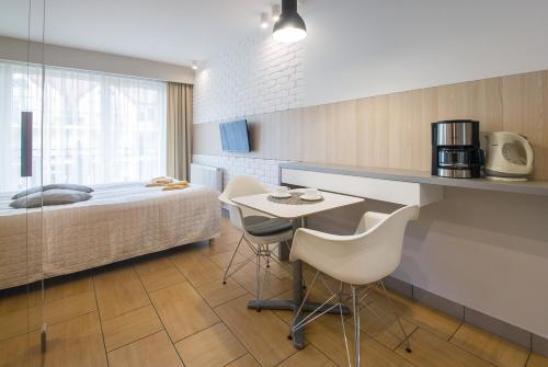 Studio Apartment with Balcony image 5