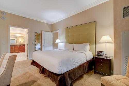 Lumiere Suite at MGM Signature Tower 1 with Balcony 5 MIN WALK FROM F1 GRANDSTAND, Las Vegas