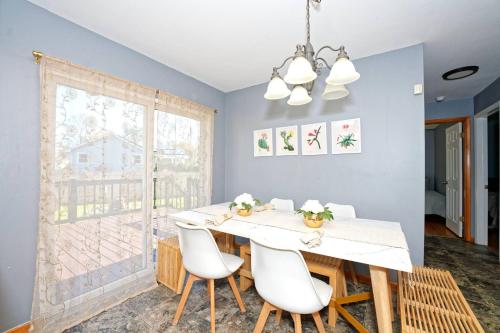 Five-bedroom home - image 5