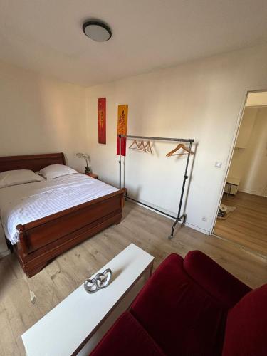 Chambre avec salle de bain privée, 20 min de Paris APPARTEMENT COMMUN (Chambre avec salle de bain privee, 20 min de Paris APPARTEMENT COMMUN) in Епине сюр Сен