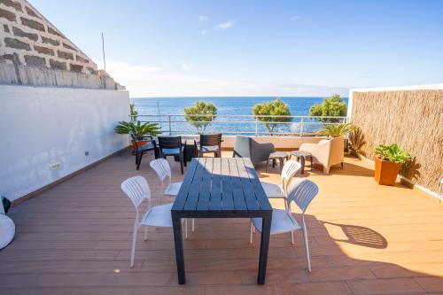 balkon/terras, Hostel AzorAzul - Pool & Suite in Ponta Delgada