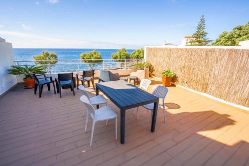 balkon/terras, Hostel AzorAzul - Pool & Suite in Ponta Delgada