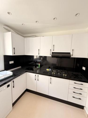 3 bedrooms, 5 beds