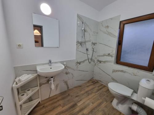 Double Room image 10