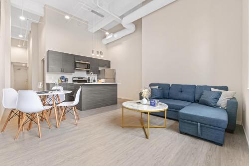 Luxury DT Condo l Playhouse Square l Fast W-Fi, Cleveland (photo 5)
