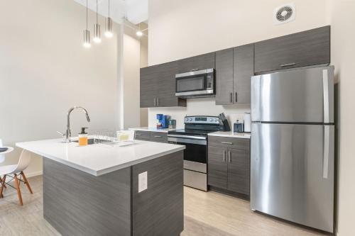 Luxury DT Condo l Playhouse Square l Fast W-Fi, Cleveland (photo 10)