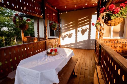 Erkély/terasz, Casa Izvoru Mureșului (Casa Izvoru Muresului) in Marosfő