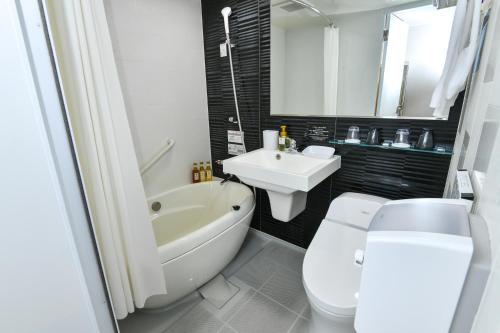 Deluxe Twin Room with Station View image 1