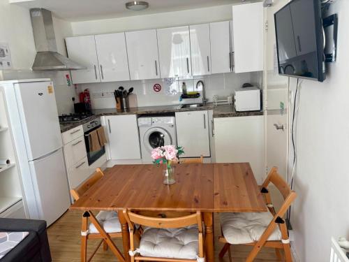 Edinburgh Central Apartment - image 13