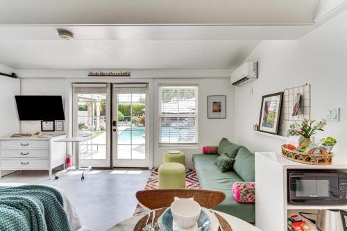 5 Blocks to El Paseo Palm Desert Casita with Pool in Palm Desert, USA