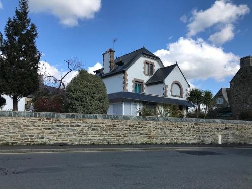Beautiful 8-bedroom family home - Location saisonnière - Lannion
