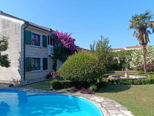 Leisure House Jovovic Bar 