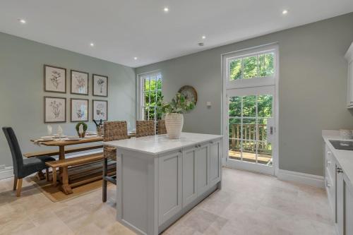 Stylish 4-Bed Apartment in Suffolk l Near Town in Barsham