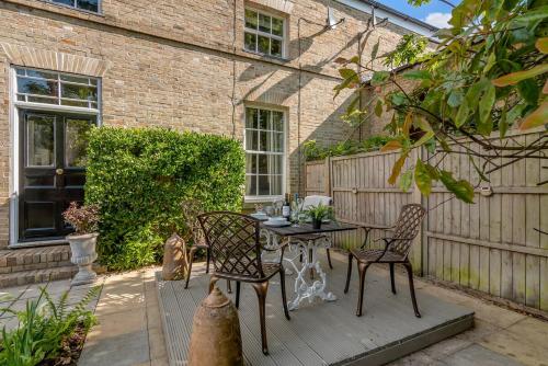 Stylish 4-Bed Apartment in Suffolk l Near Town in Barsham
