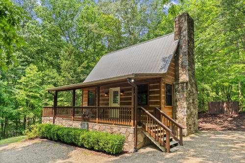 Mountain Laurel Cabin in Cosby, USA