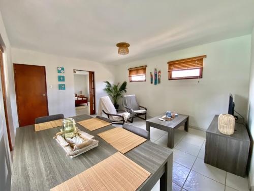 One-Bedroom Apartment image 4
