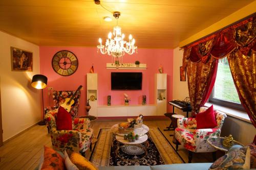 Stilvolles und Kunstvolles Retreat Apartment mit 400qm Garten & Massage und Ayurveda in 格萊內特