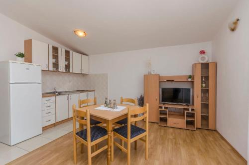 One-Bedroom Apartment with Sea View image 10