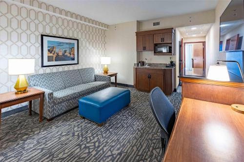 1 king bed, 1 sofa bed