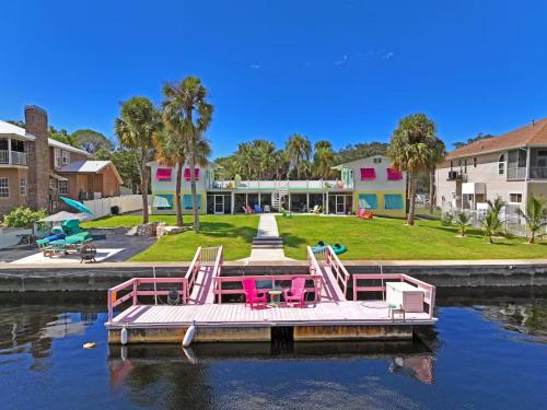 The Keys Bungalow On The Cotee River in Port Richey, USA