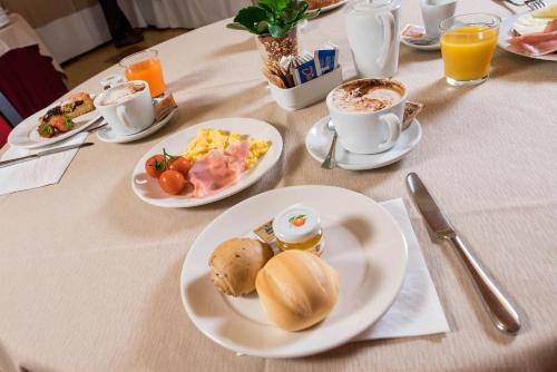 West Point Airport Hotel - image 14