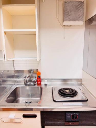 1 stop to Susukino, quiet location next to Nakajima Park, can accommodate 2 people