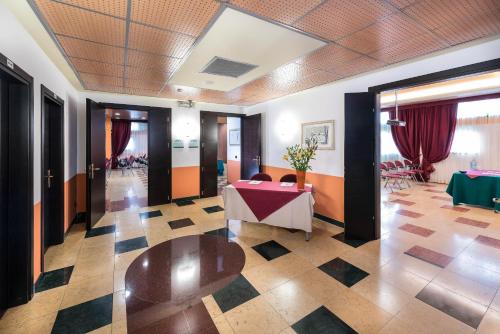 West Point Airport Hotel - image 13