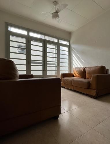 Casa grande e arejada ao lado da praia! in 梦幻海滩