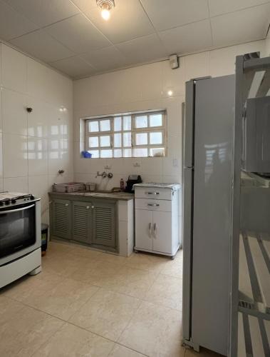 Casa grande e arejada ao lado da praia! in 梦幻海滩