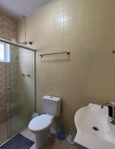 Casa grande e arejada ao lado da praia! in 梦幻海滩