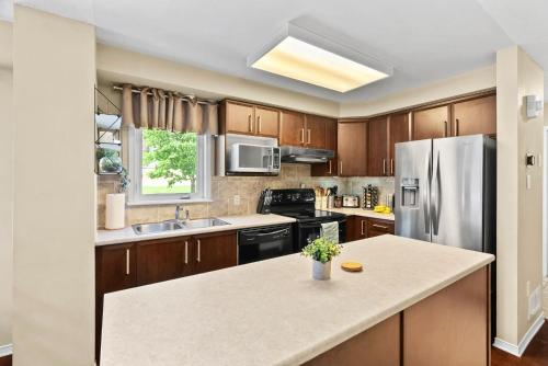 Facilities, SimplyLovely Modern Condo Near Downtown Ottawa with Free Parking and Patio in Alta Vista