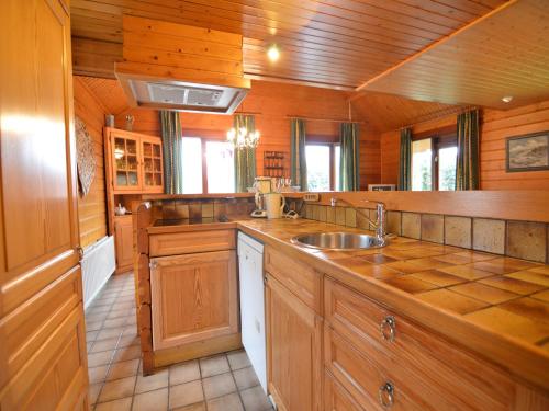 köök, Comfortable Chalet in Ovifat near Ski Lift in Waimes