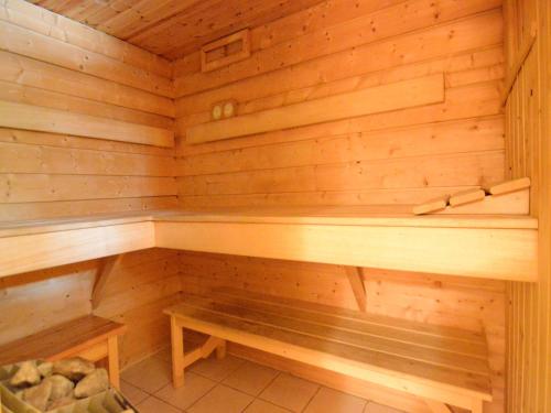 Spaa, Comfortable Chalet in Ovifat near Ski Lift in Waimes