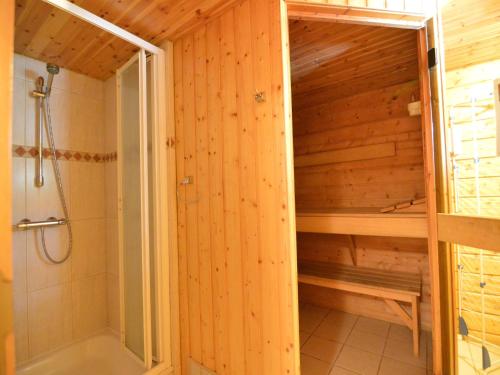 Spaa, Comfortable Chalet in Ovifat near Ski Lift in Waimes