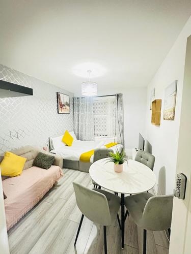 Flat in Aldgate East, London, London (photo 4)