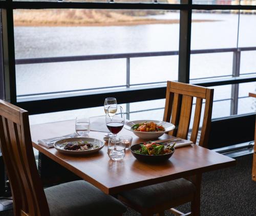 Oaks Lake Crackenback Resort - 레스토랑