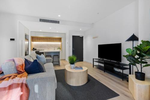 Luxe 1BR, Study, Balcony, Pool, Sauna, Gym CBD, Melbourne