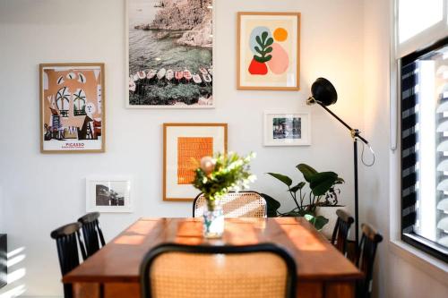 Up and Down Simple Comfort at Thornbury Townhouse in ثورنبيري