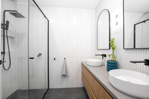 Up and Down Simple Comfort at Thornbury Townhouse in Thornbury