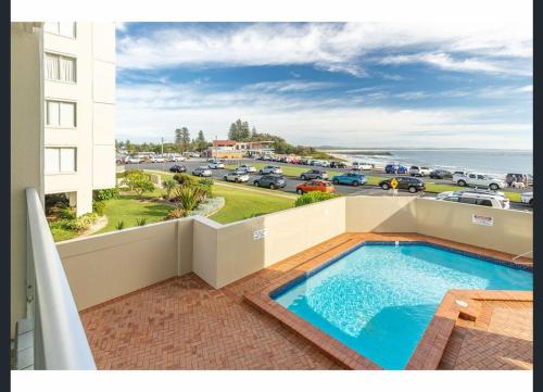 Beachfront Oceanic 5, Forster