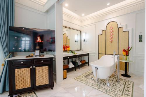 room detail thumbnail 2