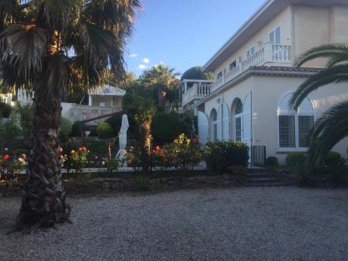 Exterior view, Villa Manu B&B Chambre D'hote near Le Polynesia Beach