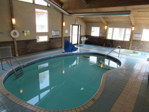 Lake 'N Pines Motel - 수영장