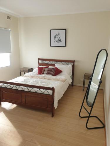 Tranquil Retreat -short walk to Train Station in Croydon