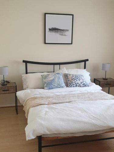 Tranquil Retreat -short walk to Train Station in Croydon